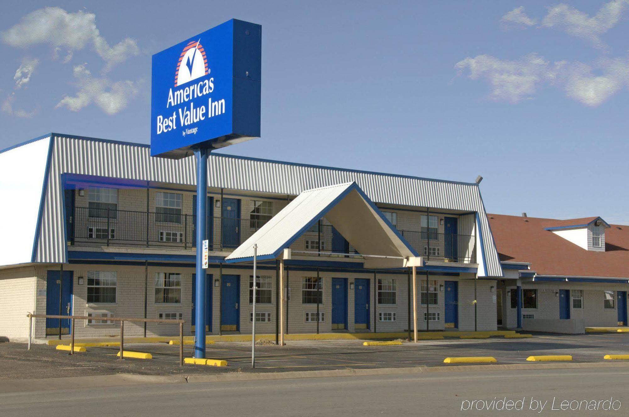 Delux Inn Cleburne Exterior photo